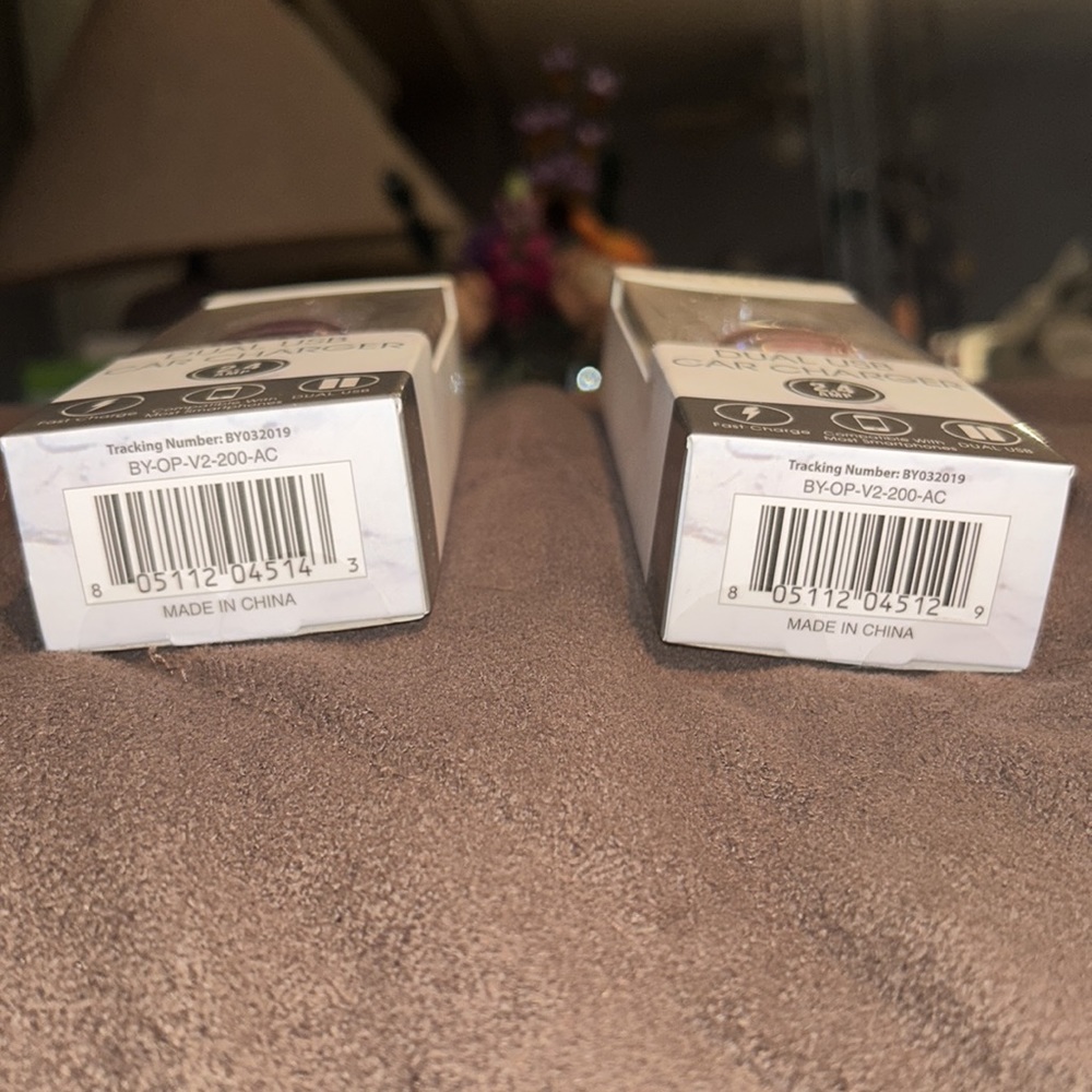 NEW IN BOX - 2.4 AMP DUAL USB CAR CHARGER (TWO!!) PINK AND RED - BYTECH - Picture 3 of 6
